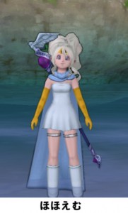 ほほえむ